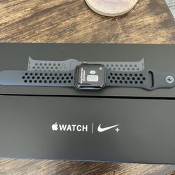 Nike Apple Watch Series 4 (40mm)