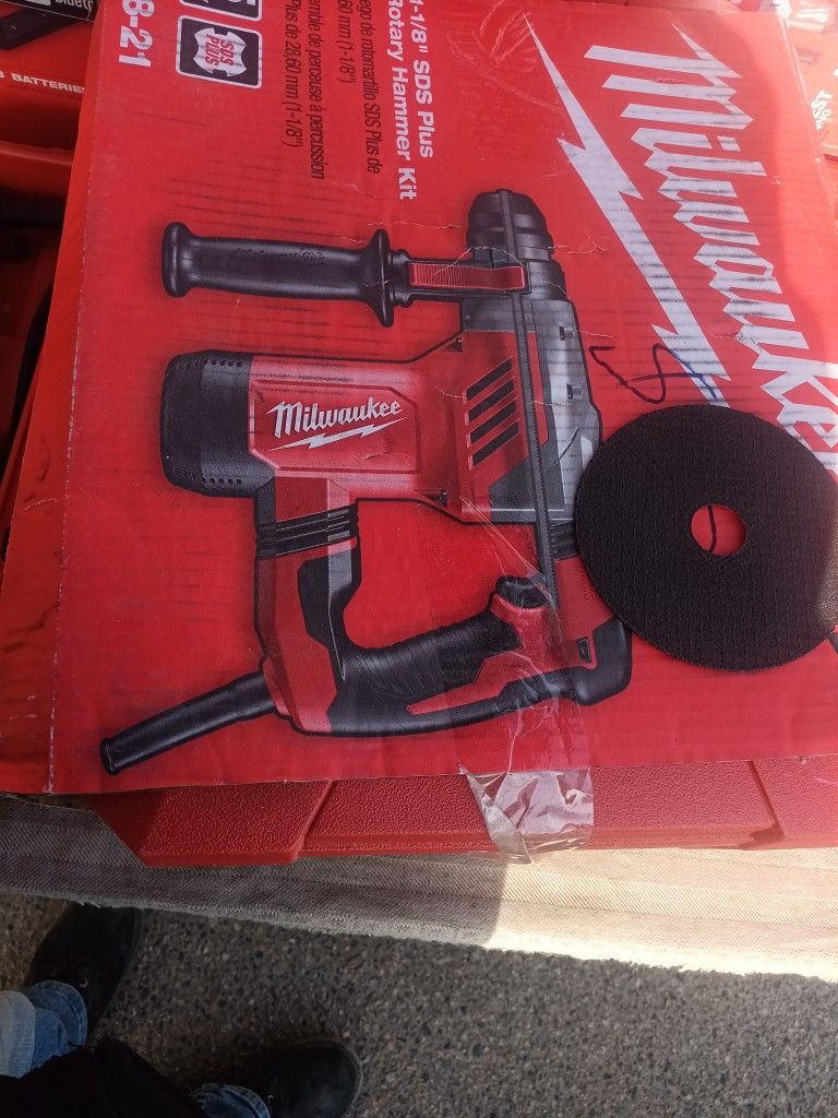Milwaukee Semi Nuevo