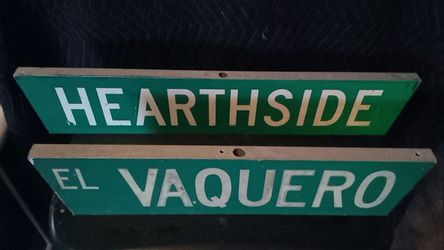 Aluminum Crossing street name signs