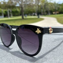 Sunglasses/ Lentes de sol