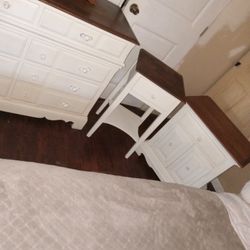 Vintage 3 Piece Wood Bedroom Set 