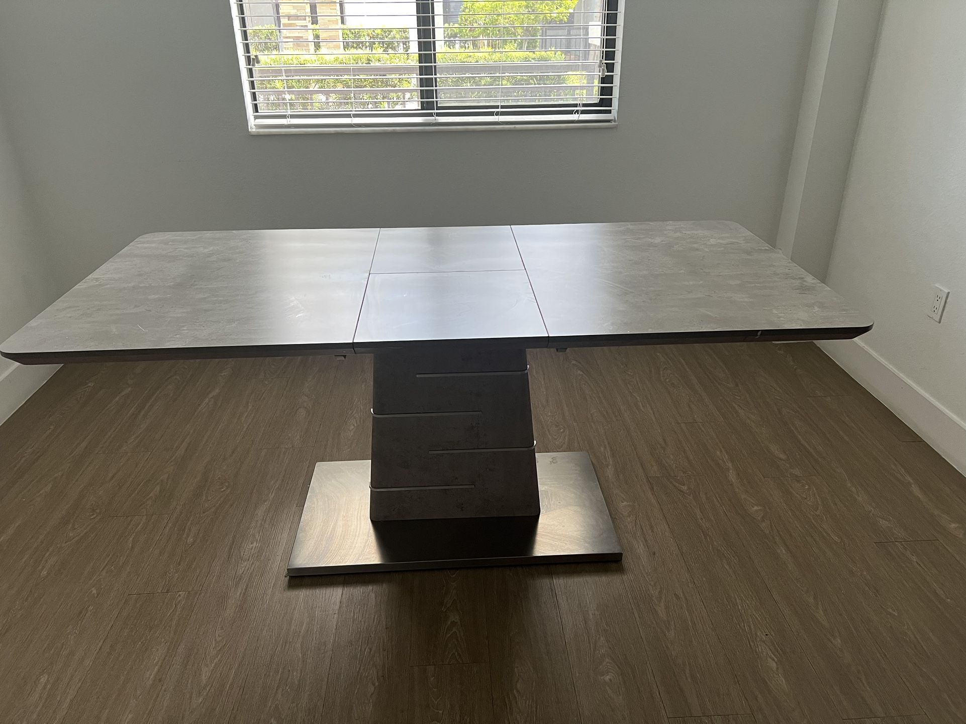 El Dorado Dining Table