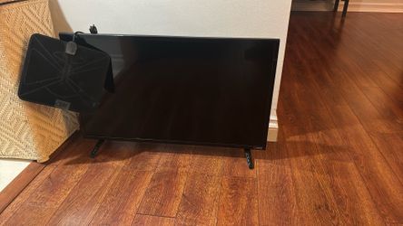 Vizio 17” X 29” TV + With Reception Extender 