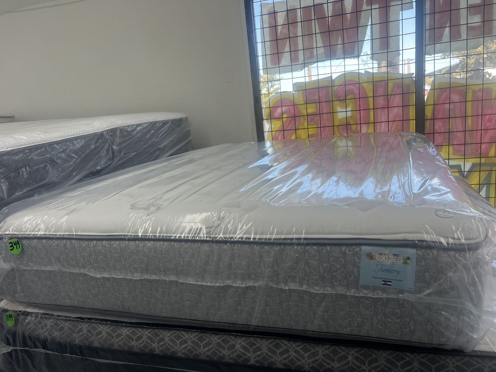 QUEEN SIZE MATTRESS & BOX SPRING BED SET