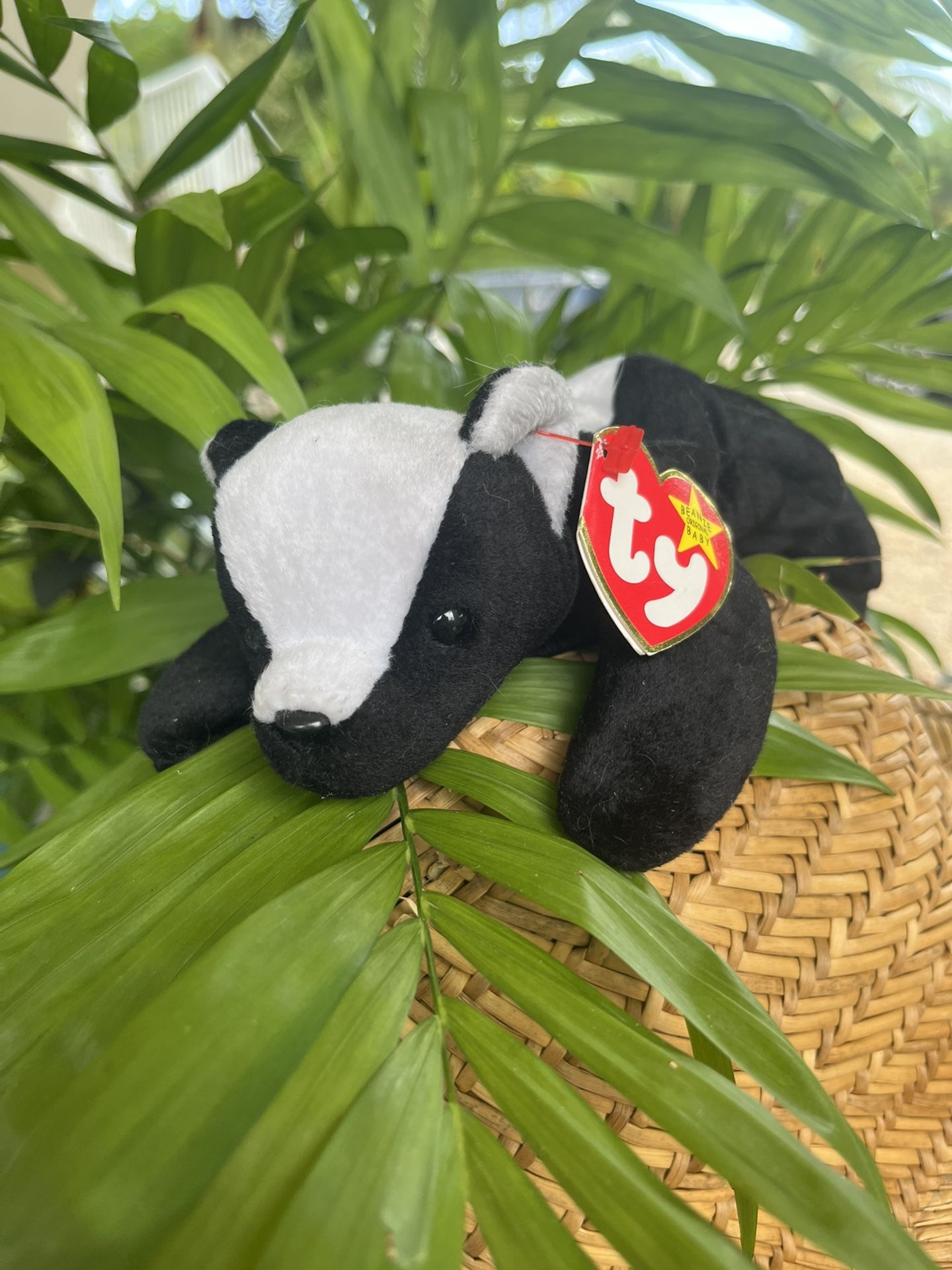 Ty Beanie Babies Stinky The Skunk Plush Toy