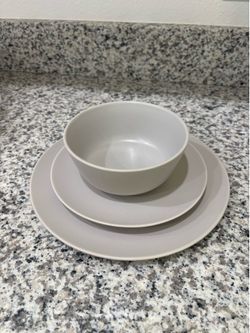Modern Light Gray Dinnerware Set