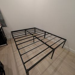Queen Size Bedframe 