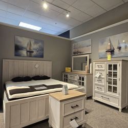 4 Piece Bedroom Set. Available In Queen And King