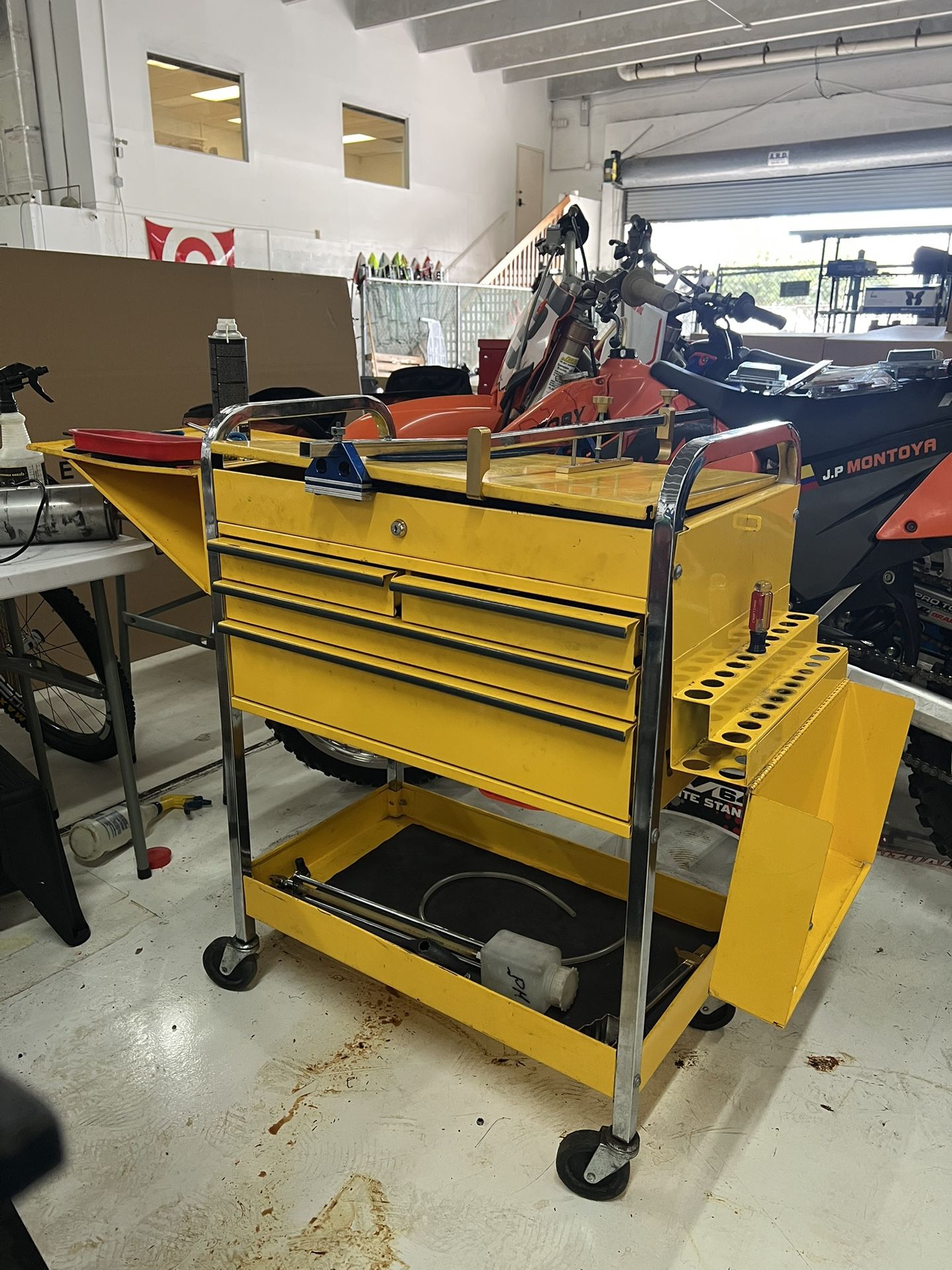 SNAP ON TOOL BOX