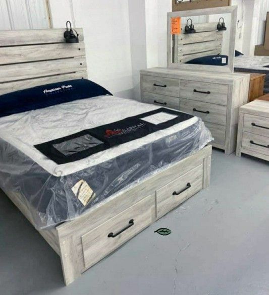 Cambeck Whitewash Footboard Storage Bedroom Set