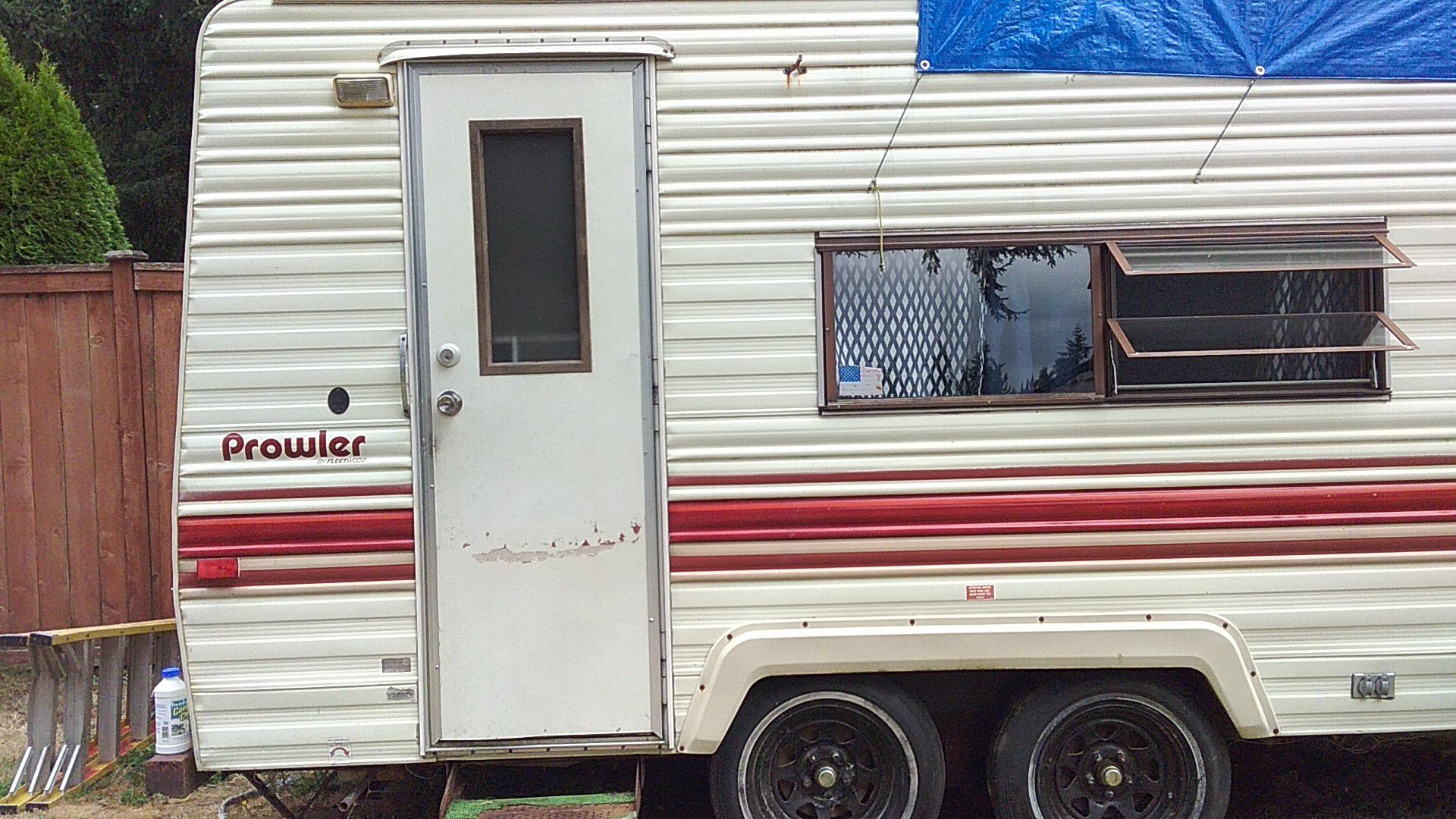 Camper trailer. 1984 HRLD M-19F Travel Trailer