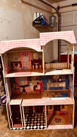 Gorgeous doll house