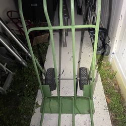 Strongway wide surface hand truck 660lb capacity dolly like new