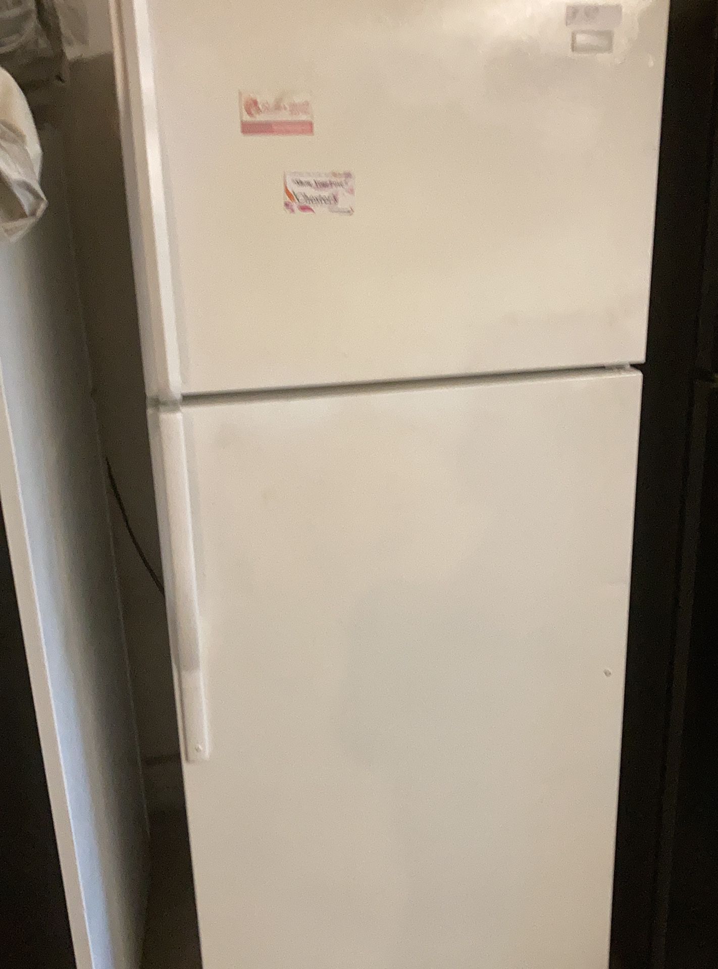 GE 18 Cuft Refrigerator , Like New !