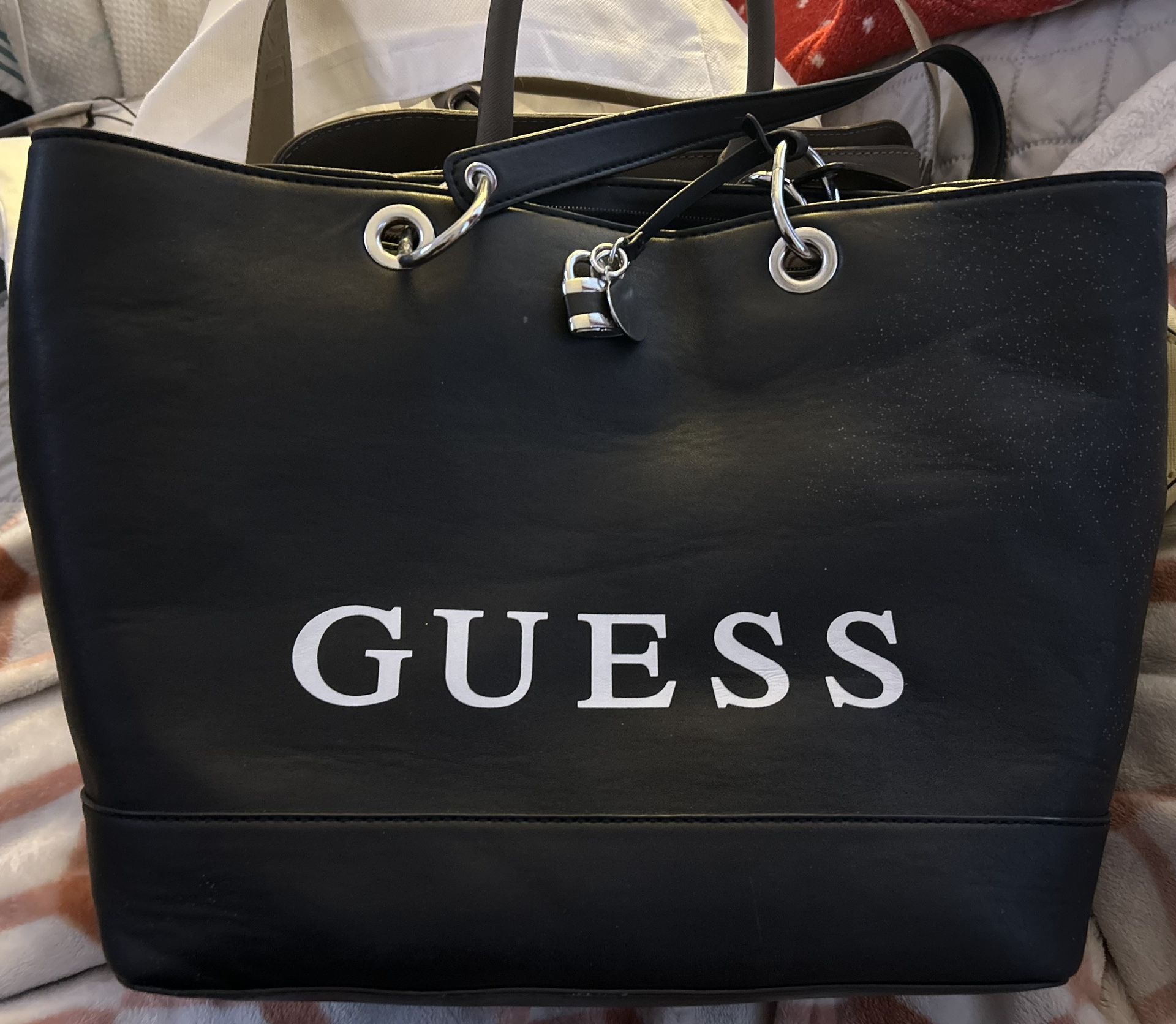 GUESS Haddington Carryall— Logo White