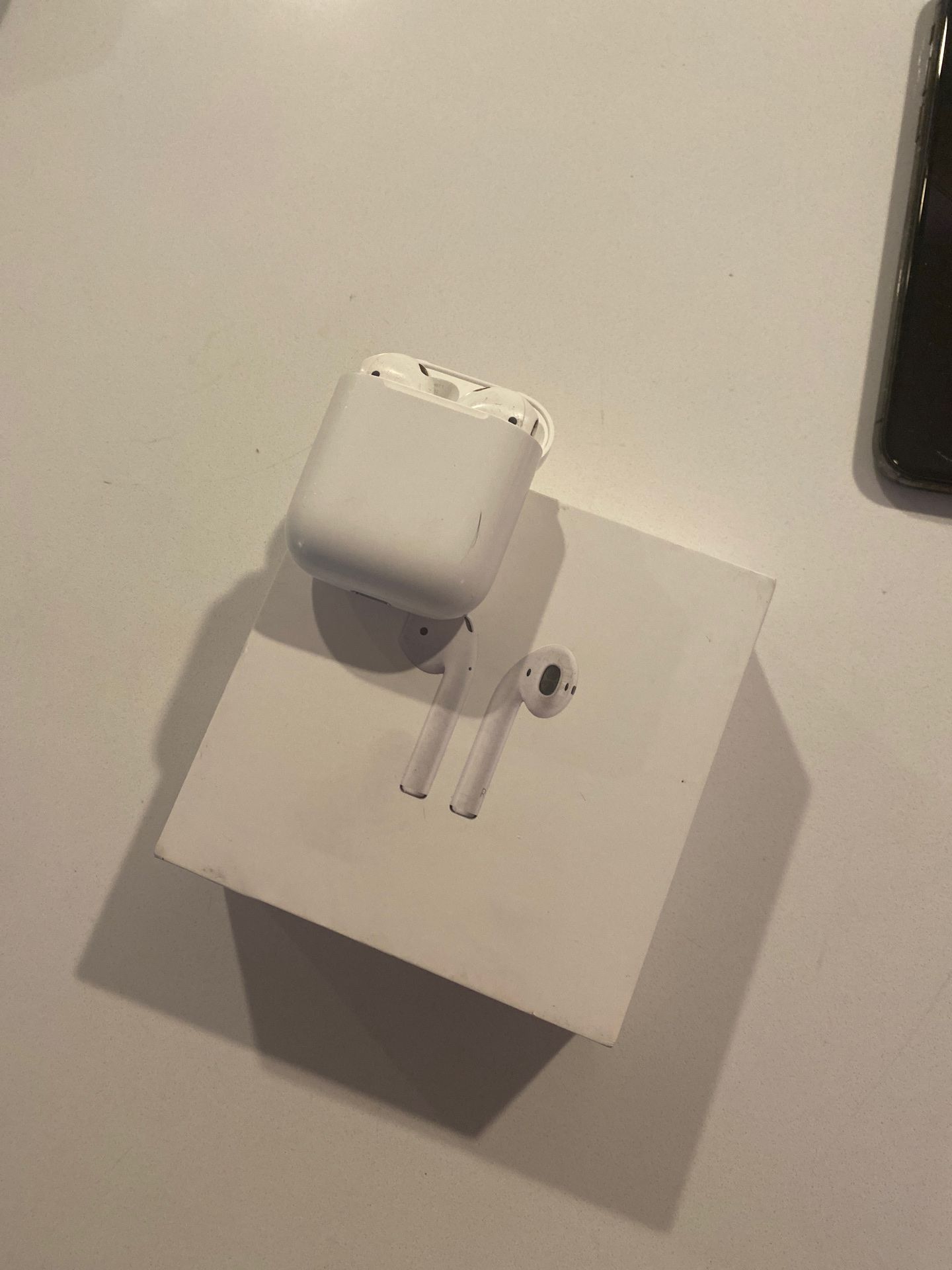 Apple Airpods headphones Bluetooth w box