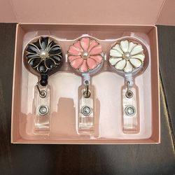 pearl flower retractable ID badge