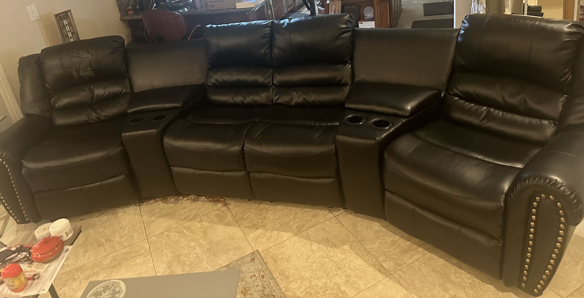 🛋️ Leather Reclining Couch – Seats 4 – Cupholders + Storage – Good Condition!