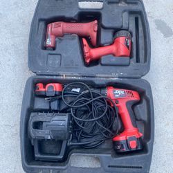 USED TOOLS SET WITH CHARGER AND BATTERIES IN GOOD CONDITION….$25 Dlls …NO DELIVERY 