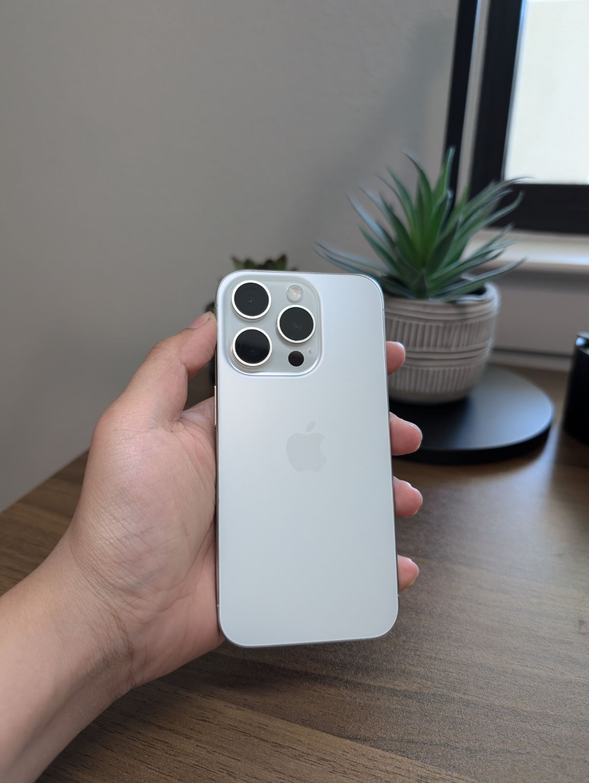 iPhone 15 Pro 128gb White Titanium 🤍 Unlocked For Any Carrier