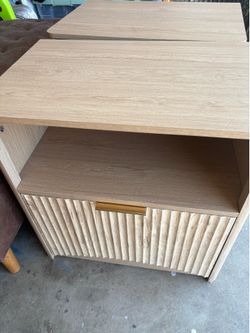 2 nightstand tables