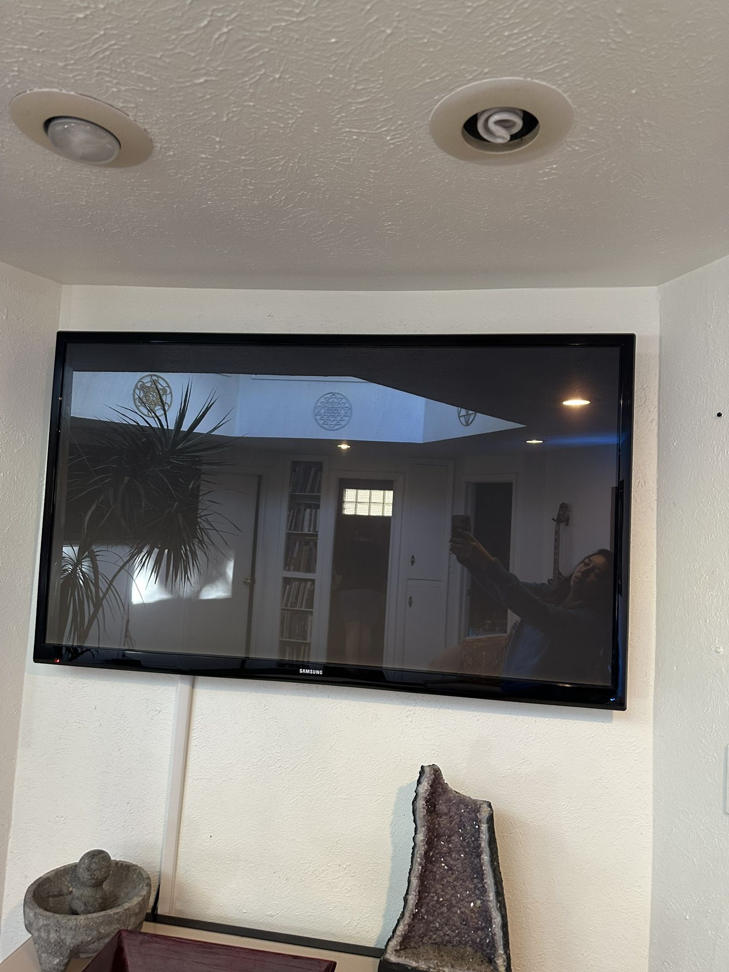 60 In SAMSUNG SMART TV WITH REMOTE 