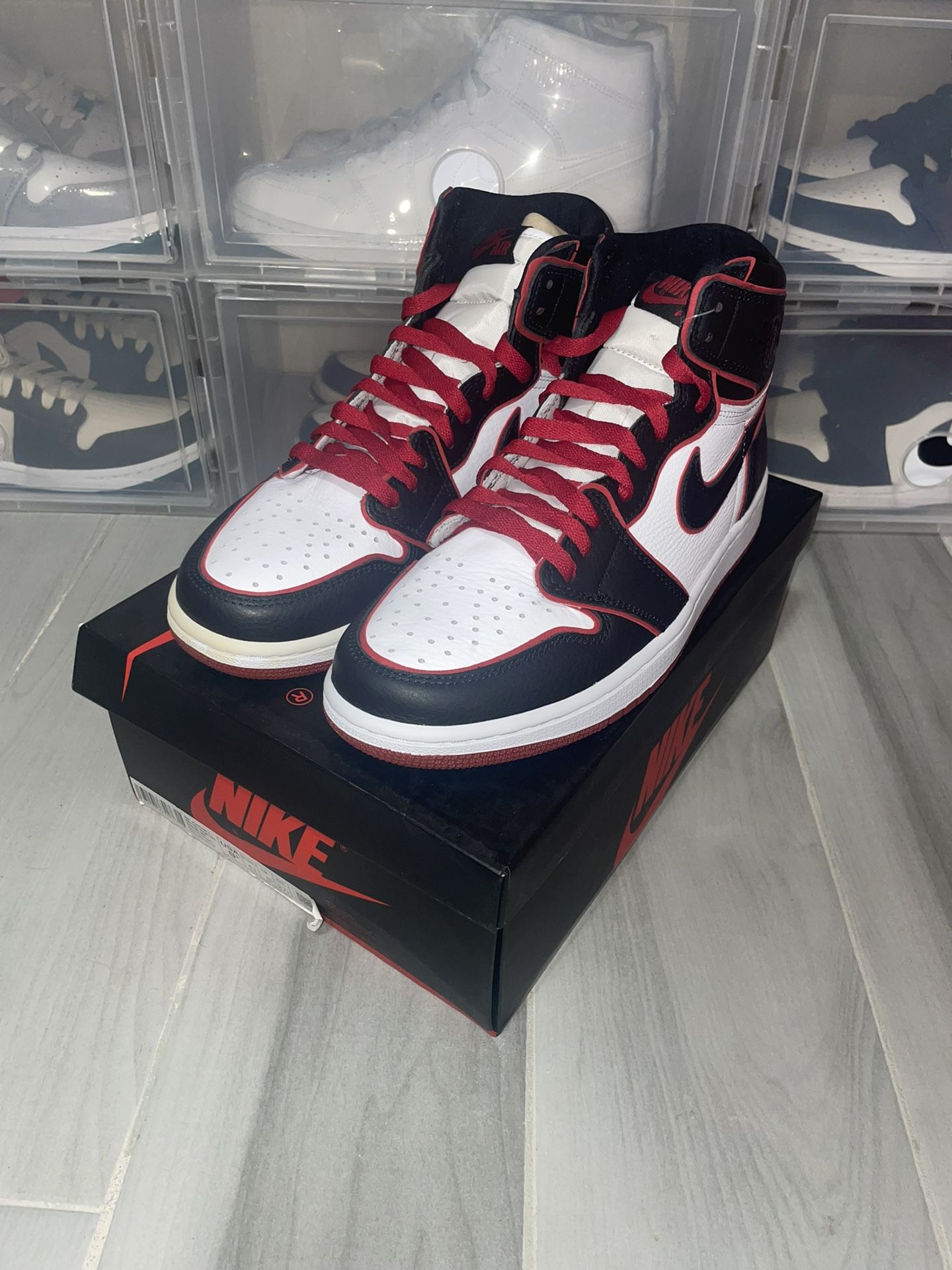 Jordan 1 Retro High OG Bloodline - Size:9.5 M
