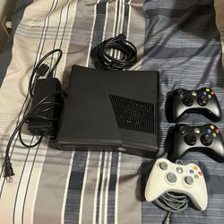 Xbox 360 Slim 320 Gb With 3 Controllers 
