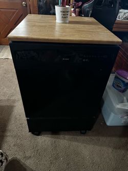Portable freestanding dishwasher