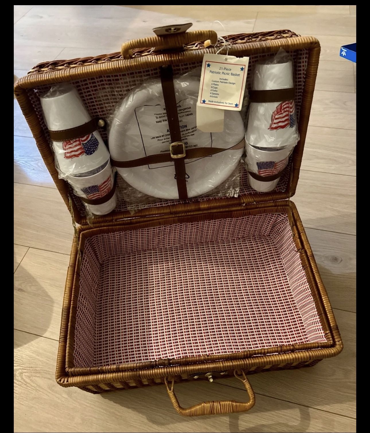 Vintage SEARS Patriotic Wicker Basket Picnic Set For 4