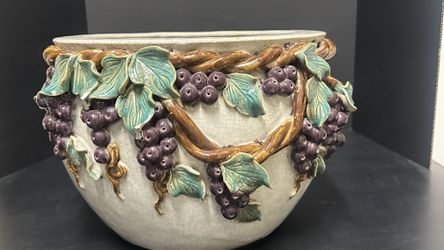 Majolica big pot With Grapevines 