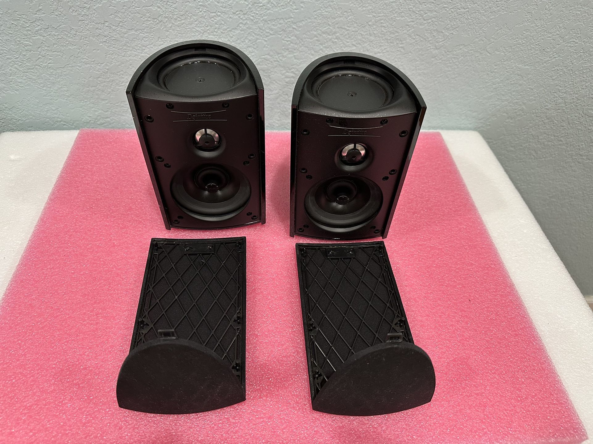 Pair of Definitive Technology ProMonitor 800 Speakers With Brackets