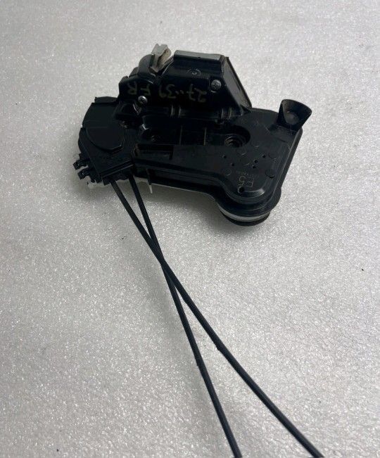 2014-2019 OEM Toyota Corolla Front Right Door Lock Latch Oem