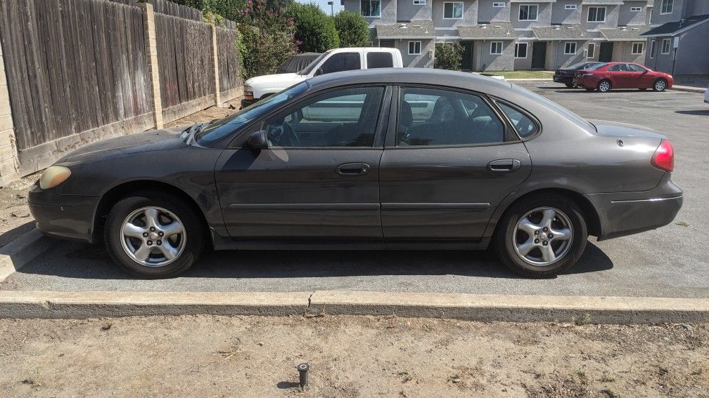 2003 Ford Taurus