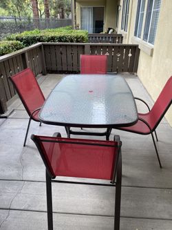 Patio table With chairs