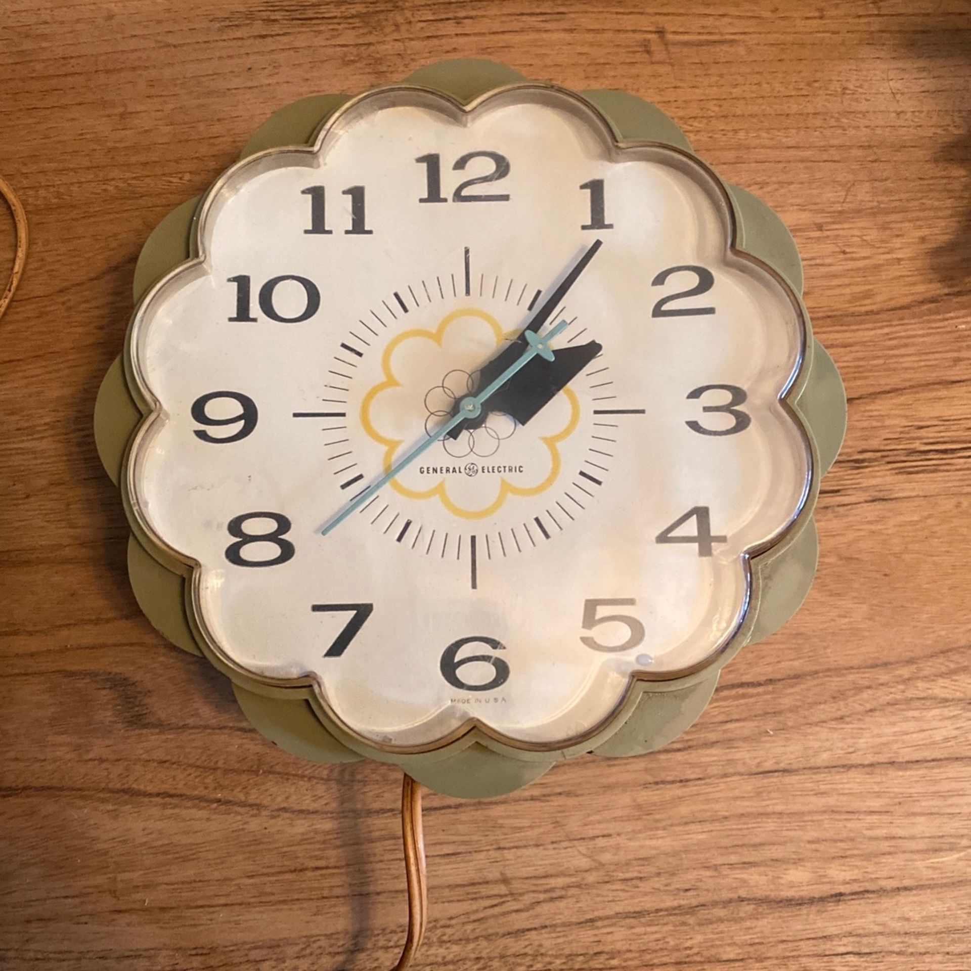 General Electric MCM Daisy Wall Clock