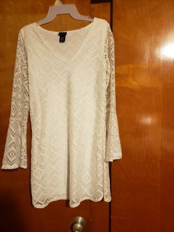 Womens white dress in great condition