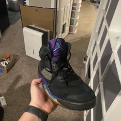 Jordan 5 Black grape Size 10.5