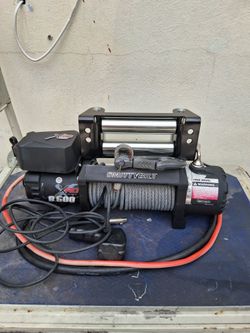 Smittybilt xrc 9500 winch with plug-in remote