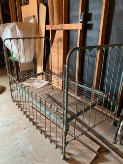 Vintage Iron Day Bed