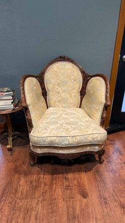 Antique looking couch set