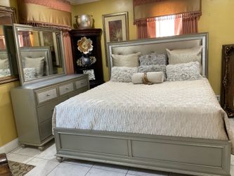 LUXURY KING SIZE BEDROOM SET IN NORTH MIAMI BEACH
