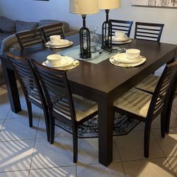 8 Wood Frame Dinning Chairs In Perfect Condition ( Only The Chairs!)