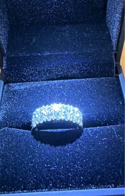 18K White Gold Ring with Diamonds