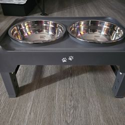 Adjustable Dog Bowl Holder 
