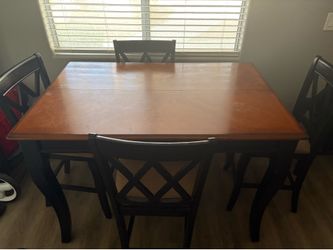 Dining room table w/ chairs