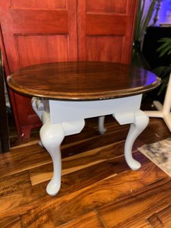 Round Wood Top Side Table with Cabriole Legs