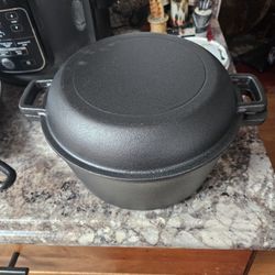 Brand NEW Cast Iron Dutch oven