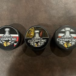 Blackhawks Commemorative Stanley Cup Hockey Pucls