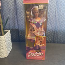 1985 Gift Giving Barbie No.1922